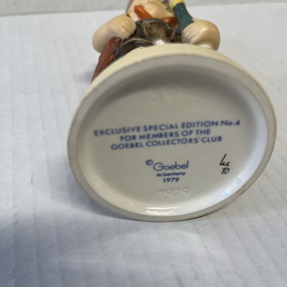 Goebel Hummel 399 Figurine Valentine Joy 1981 (boy) - Picture 5 of 6